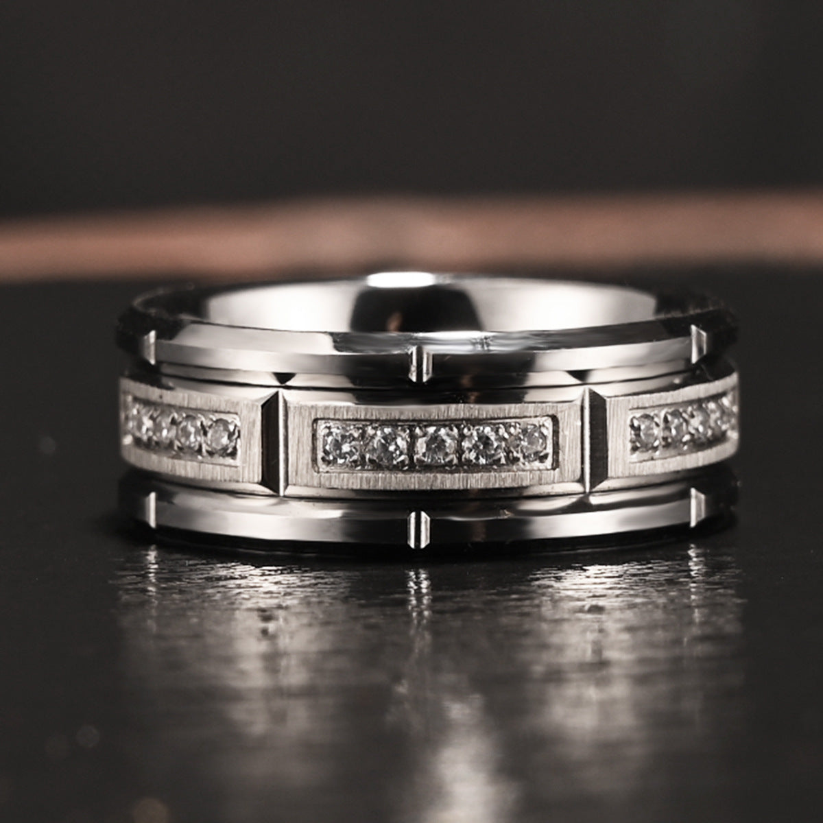 Bague Sertie Tungstène Brossé — détail