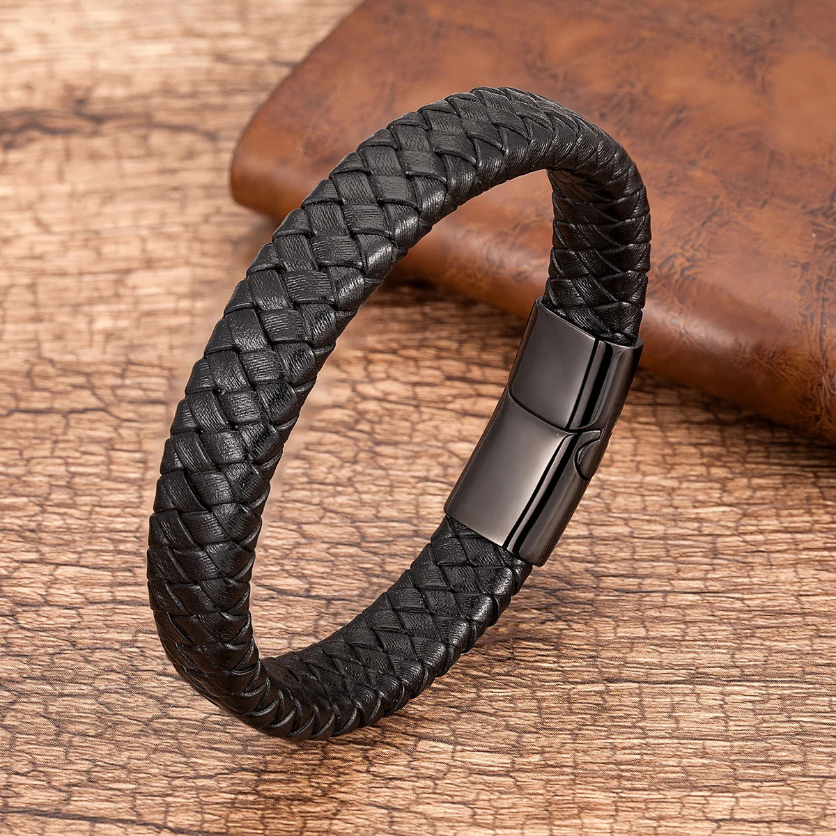 Bracelet cuir tressé noir — fermoir noir, vue de face