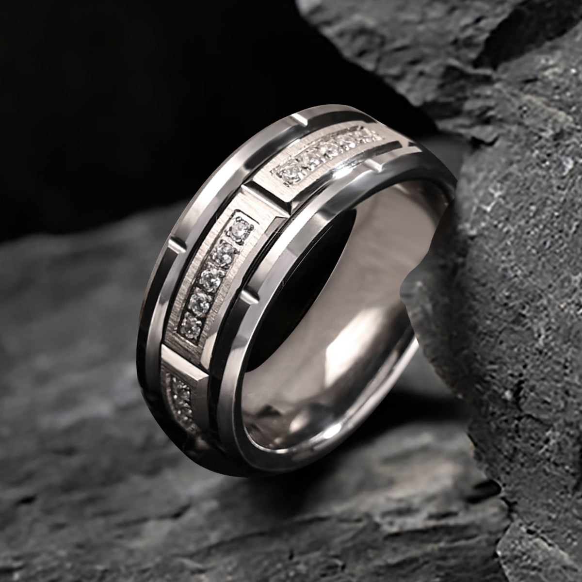 Bague Sertie Tungstène Brossé — portée